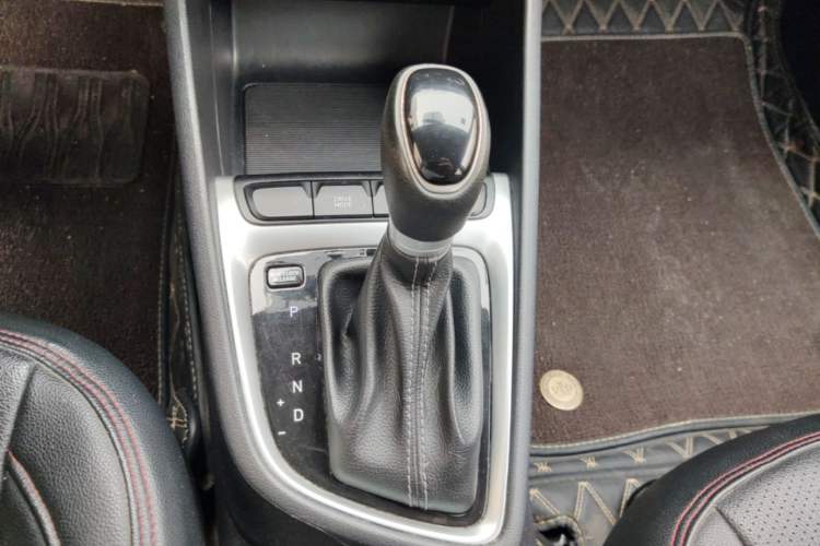 Used Hyundai Celesta 2018 1.6L Automatic GL Enjoyment Edition China VI compliant Gear Lever