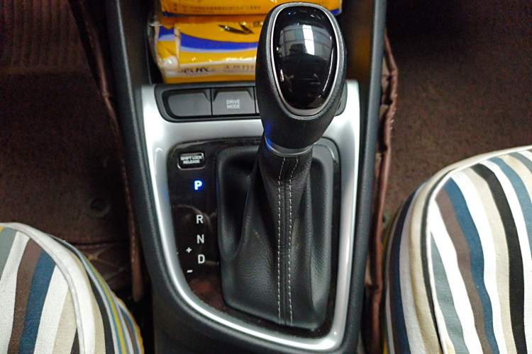 Used Hyundai Celesta 2018 1.6L Automatic GL Enjoyment Edition China VI compliant Gear Lever