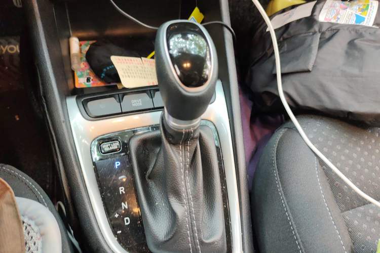 Used Hyundai Celesta 2018 1.6L Automatic GL Enjoyment Edition China VI compliant Gear Lever