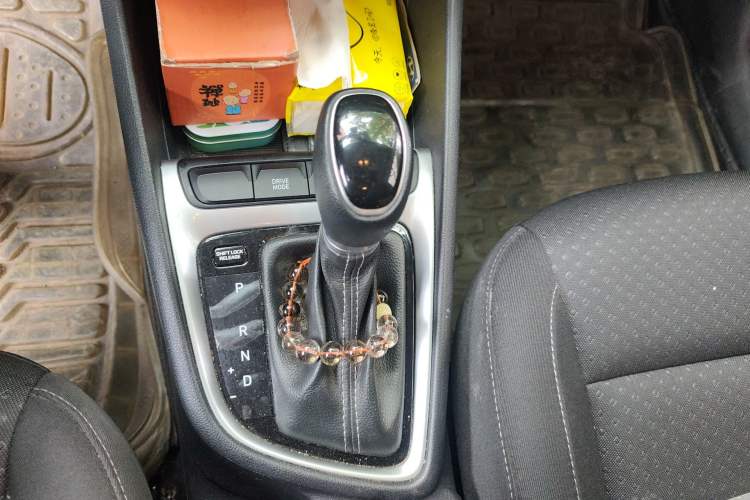 Used Hyundai Celesta 2018 1.6L Automatic GL Enjoyment Edition China VI compliant Gear Lever