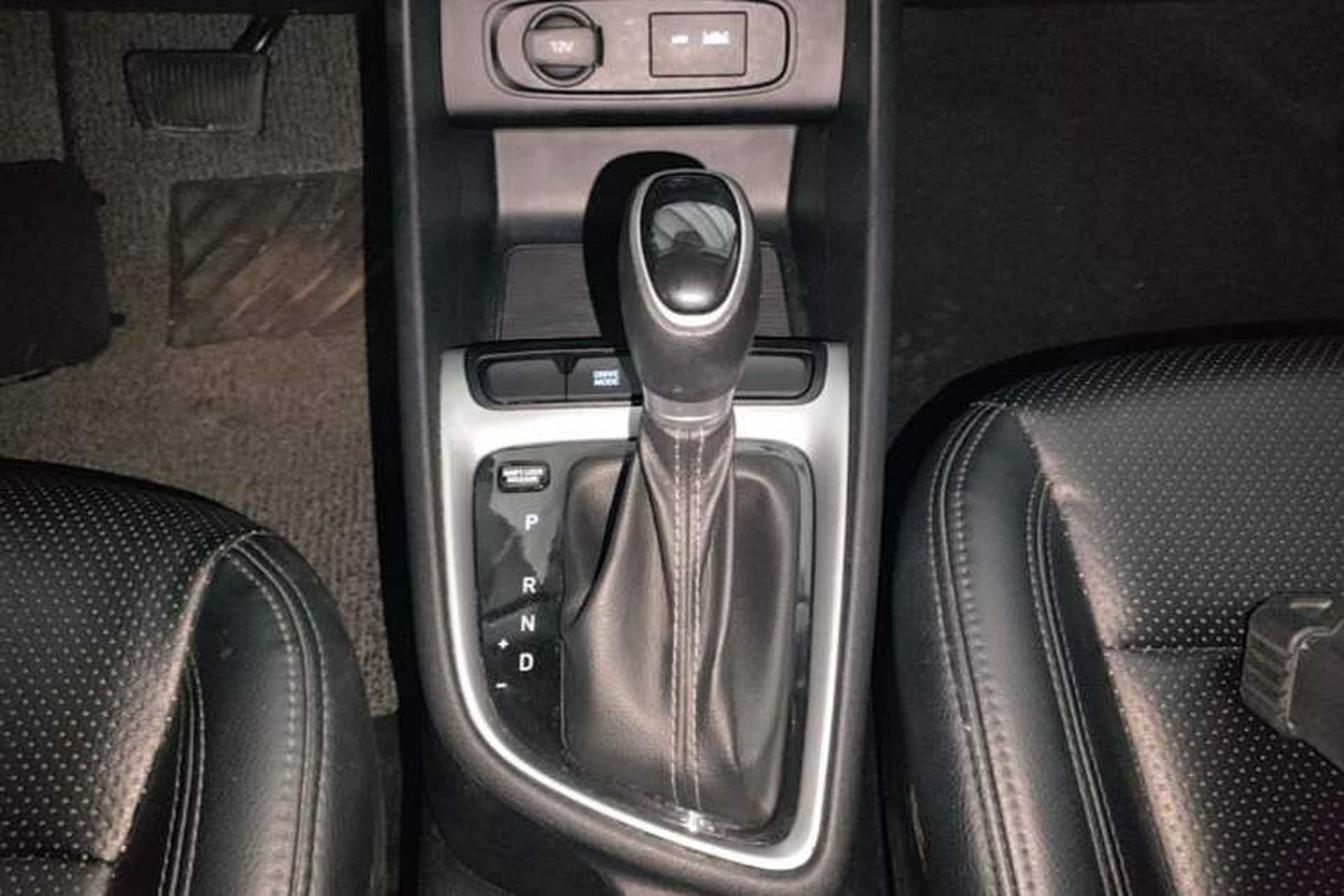 Used Hyundai Celesta 2018 1.6L Automatic GL Enjoyment Edition China VI compliant Gear Lever