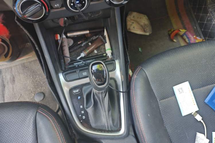 Used Hyundai Celesta 2018 1.6L Automatic GL Enjoyment Edition China VI compliant Gear Lever