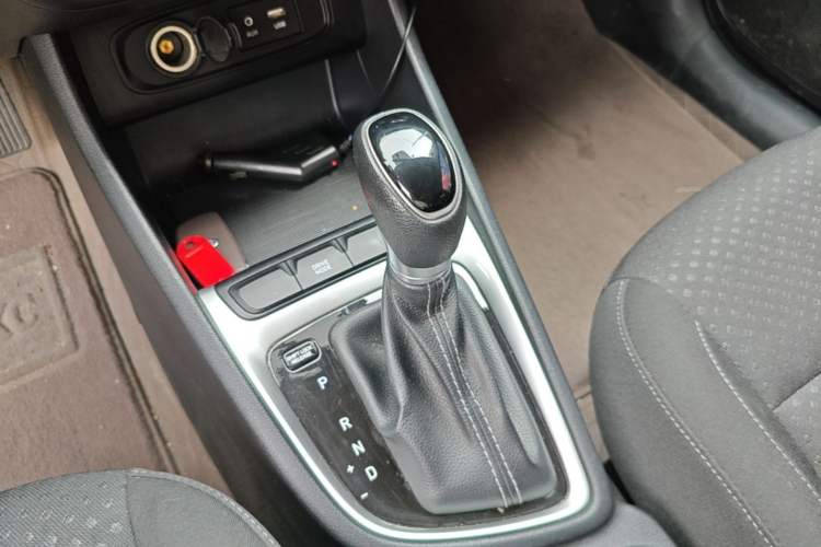 Used Hyundai Celesta 2018 1.6L Automatic GL Enjoyment Version China V Standard Gear Lever