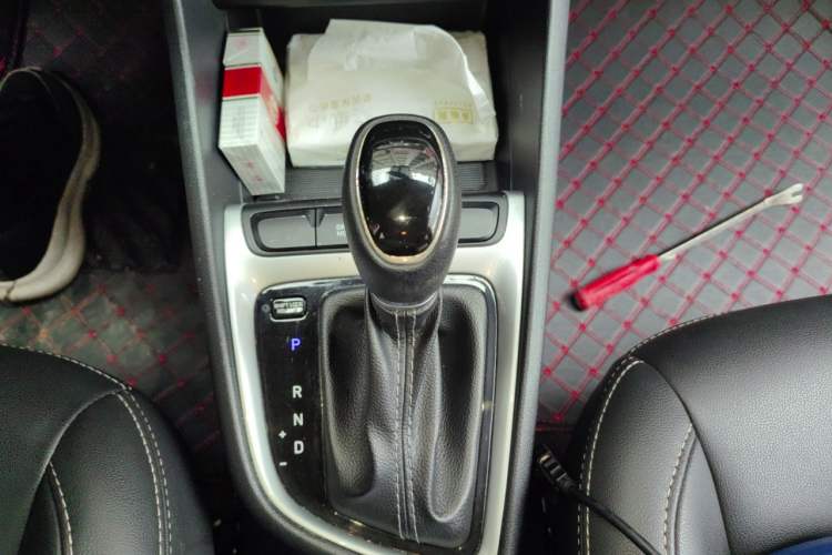 Used Hyundai Celesta 2018 1.6L Automatic GL Enjoyment Edition China VI compliant Gear Lever