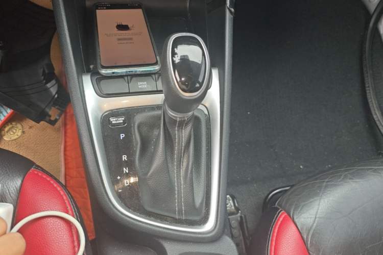 Used Hyundai Celesta 2018 1.6L Automatic GL Enjoyment Edition China VI compliant Gear Lever
