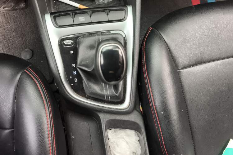 Used Hyundai Celesta 2018 1.6L Automatic GL Enjoyment Edition China VI compliant Gear Lever