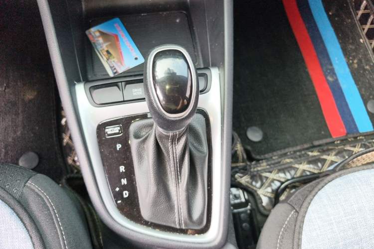 Used Hyundai Celesta 2018 1.6L Automatic GL Enjoyment Edition China VI compliant Gear Lever