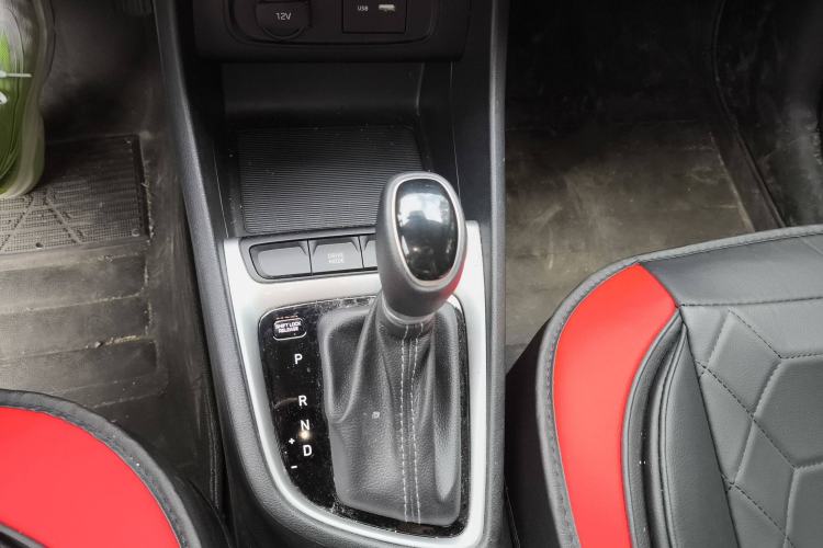 Used Hyundai Celesta 2018 1.6L Automatic GL Enjoyment Edition China VI compliant Gear Lever