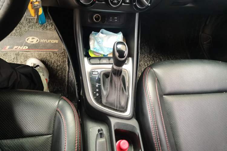 Used Hyundai Celesta 2018 1.6L Automatic GL Enjoyment Edition China VI compliant Gear Lever