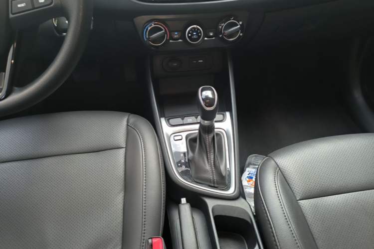 Used Hyundai Celesta 2018 1.6L Automatic GL Enjoyment Edition China VI compliant Gear Lever