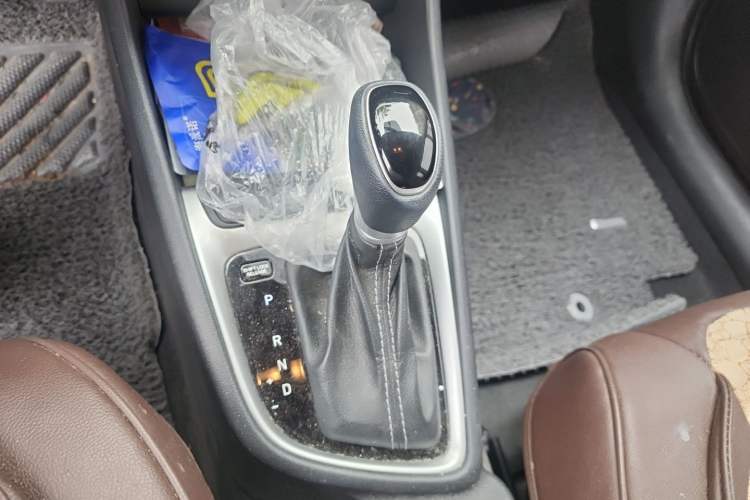 Used Hyundai Celesta 2018 1.6L Automatic GL Enjoyment Edition China VI compliant Gear Lever