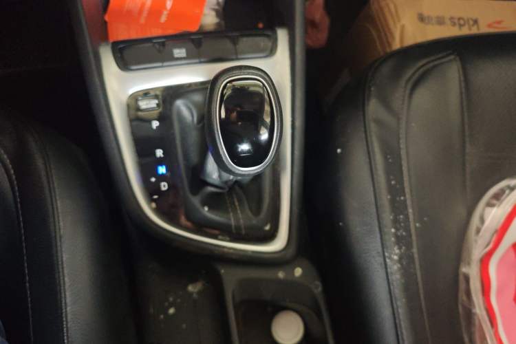 Used Hyundai Celesta 2018 1.6L Automatic GL Enjoyment Version China V Standard Gear Lever