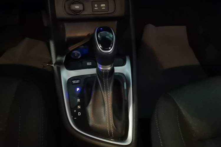 Used Hyundai Celesta 2018 1.6L Automatic GL Enjoyment Version China V Standard Gear Lever