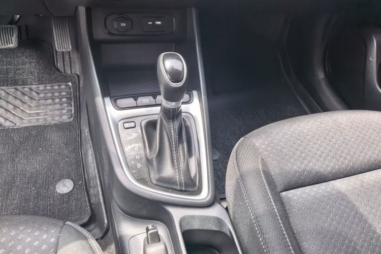Used Hyundai Celesta 2018 1.6L Automatic GL Enjoyment Edition China VI compliant Gear Lever