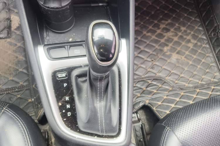 Used Hyundai Celesta 2018 1.6L Automatic GL Enjoyment Edition China VI compliant Gear Lever
