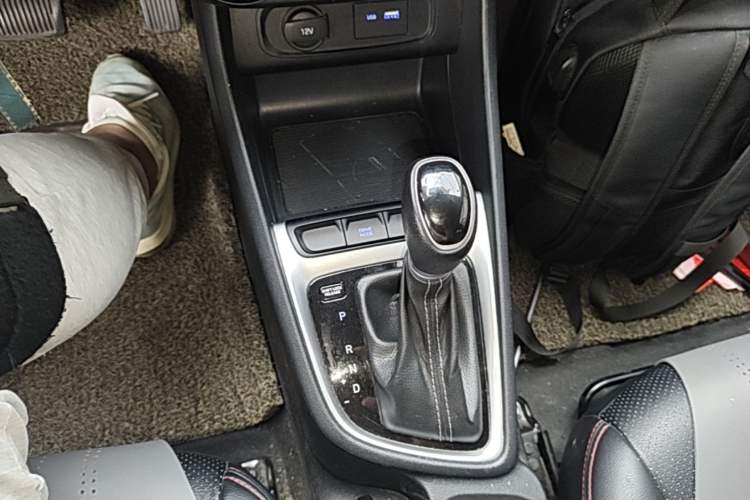 Used Hyundai Celesta 2018 1.6L Automatic GL Enjoyment Edition China VI compliant Gear Lever