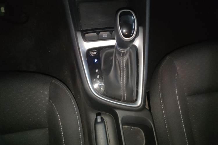 Used Hyundai Celesta 2018 1.6L Automatic GL Enjoyment Edition China VI compliant Gear Lever