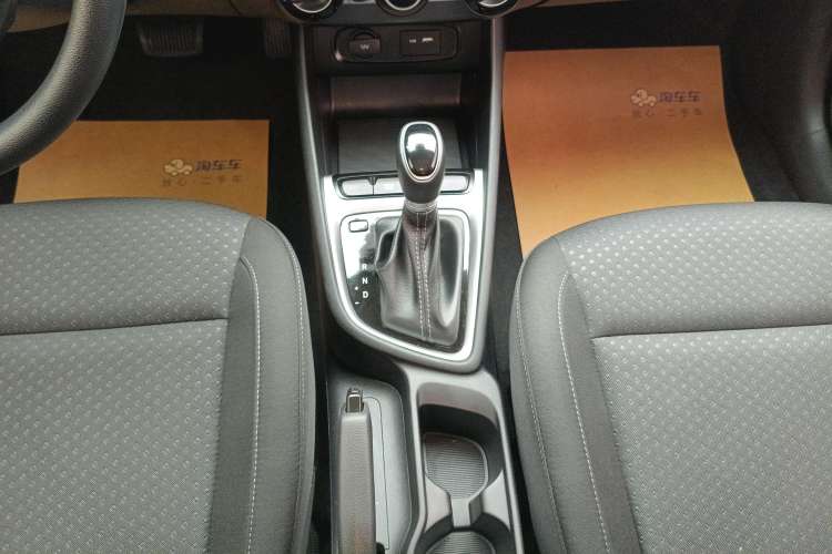 Used Hyundai Celesta 2018 1.6L Automatic GL Enjoyment Edition China VI compliant Gear Lever
