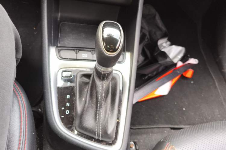 Used Hyundai Celesta 2018 1.6L Automatic GL Enjoyment Edition China VI compliant Gear Lever