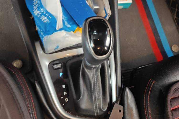 Used Hyundai Celesta 2018 1.6L Automatic GL Enjoyment Edition China VI compliant Gear Lever