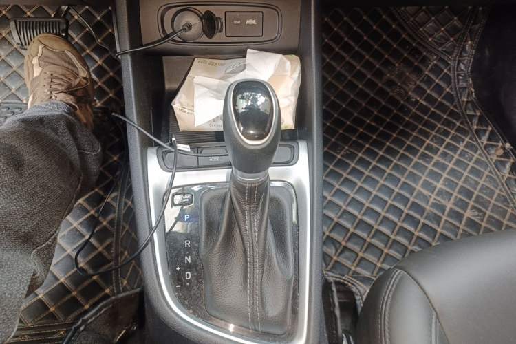 Used Hyundai Celesta 2018 1.6L Automatic GL Enjoyment Edition China VI compliant Gear Lever