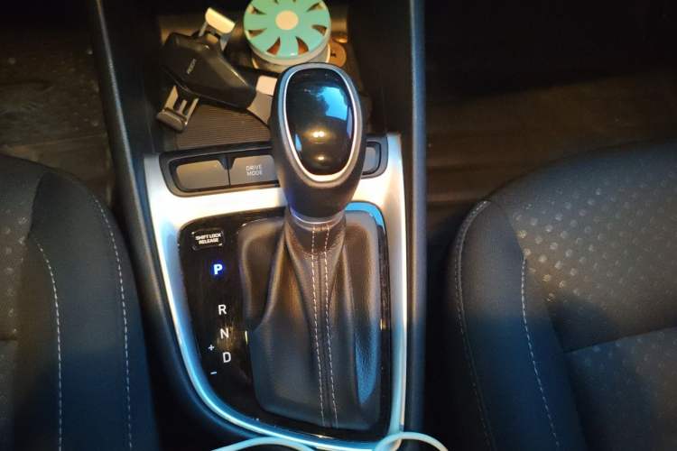 Used Hyundai Celesta 2018 1.6L Automatic GL Enjoyment Edition China VI compliant Gear Lever