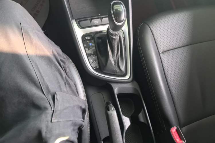 Used Hyundai Celesta 2018 1.6L Automatic GL Enjoyment Edition China VI compliant Gear Lever