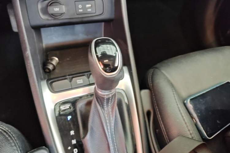 Used Hyundai Celesta 2018 1.6L Automatic GL Enjoyment Edition China VI compliant Gear Lever