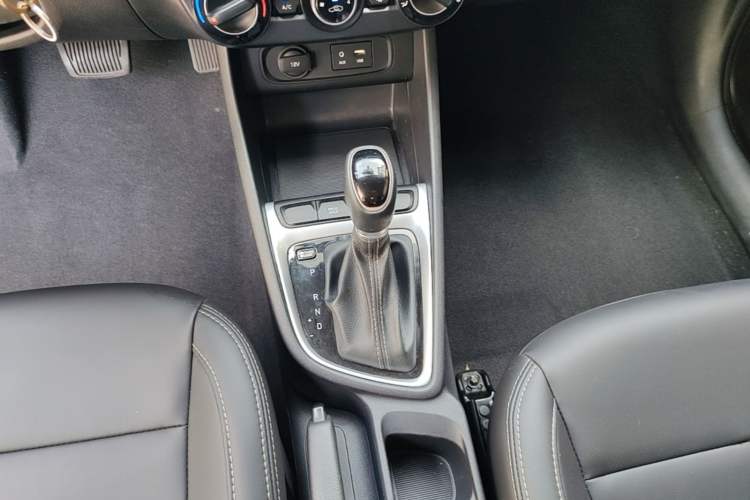 Used Hyundai Celesta 2018 1.6L Automatic GL Enjoyment Edition China VI compliant Gear Lever