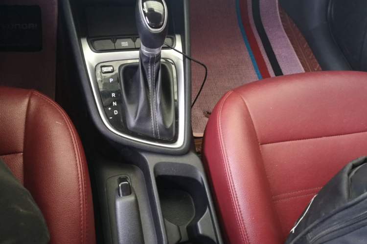 Used Hyundai Celesta 2018 1.6L Automatic GL Enjoyment Edition China VI compliant Gear Lever
