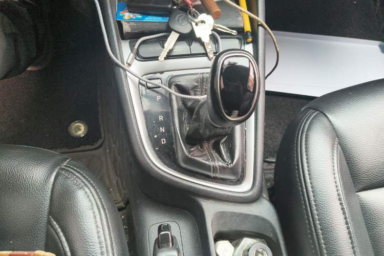Used Hyundai Celesta 2018 1.6L Automatic GL Enjoyment Edition China VI compliant Gear Lever