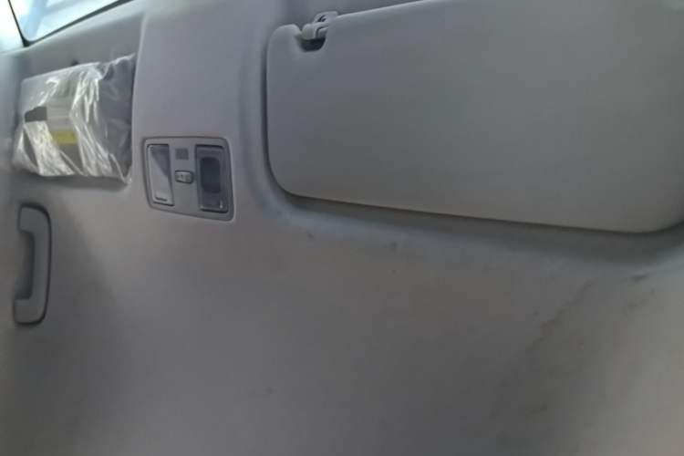 Used Hyundai Celesta 2018 1.6L Automatic GL Enjoyment Edition China VI compliant Headliner