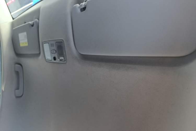 Used Hyundai Celesta 2018 1.6L Automatic GL Enjoyment Edition China VI compliant Headliner