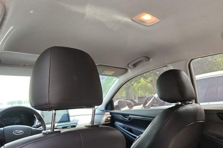 Used Hyundai Celesta 2018 1.6L Automatic GL Enjoyment Edition China VI compliant Headliner
