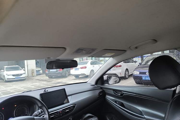 Used Hyundai Celesta 2018 1.6L Automatic GL Enjoyment Edition China VI compliant Headliner