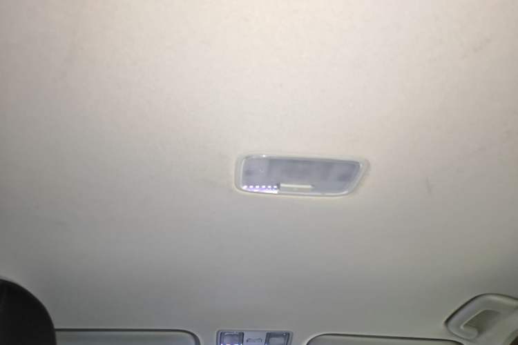 Used Hyundai Celesta 2018 1.6L Automatic GL Enjoyment Edition China VI compliant Headliner