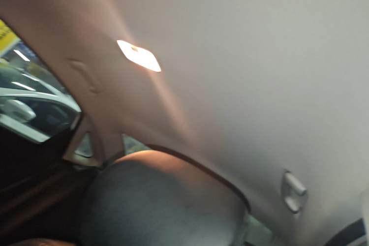Used Hyundai Celesta 2018 1.6L Automatic GL Enjoyment Edition China VI compliant Headliner