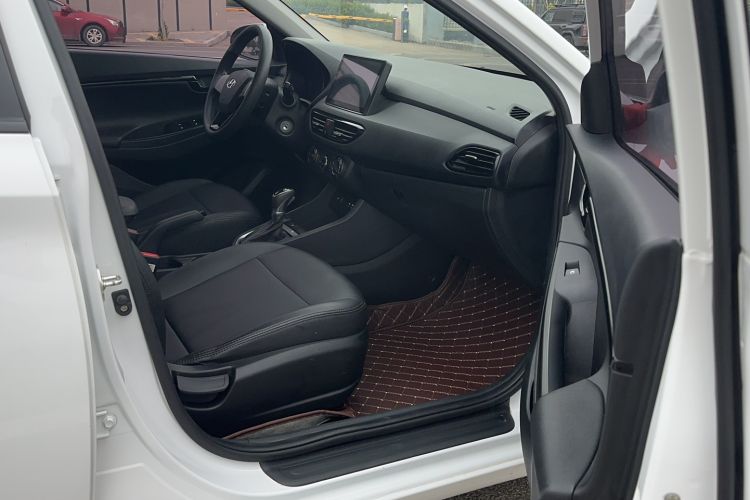 Used Hyundai Celesta 2018 1.6L Automatic GL Enjoyment Edition China VI compliant Interior 1