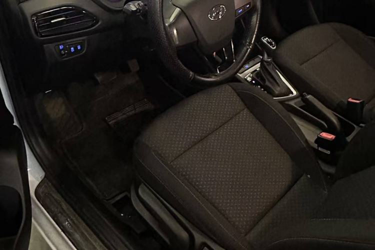 Used Hyundai Celesta 2018 1.6L Automatic GL Enjoyment Version China V Standard Interior 1