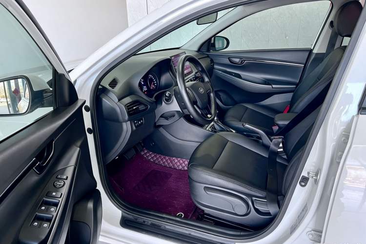 Used Hyundai Celesta 2018 1.6L Automatic GL Enjoyment Edition China VI compliant Interior 1