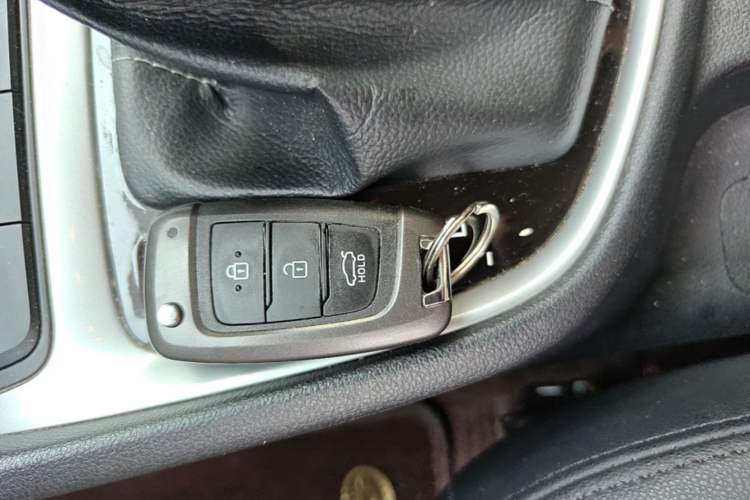 Used Hyundai Celesta 2018 1.6L Automatic GL Enjoyment Edition China VI compliant Interior 1