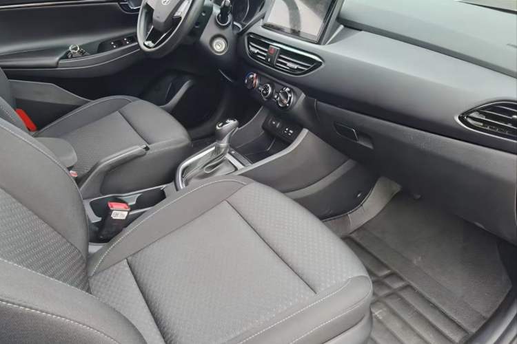 Used Hyundai Celesta 2018 1.6L Automatic GL Enjoyment Edition China VI compliant Interior 1