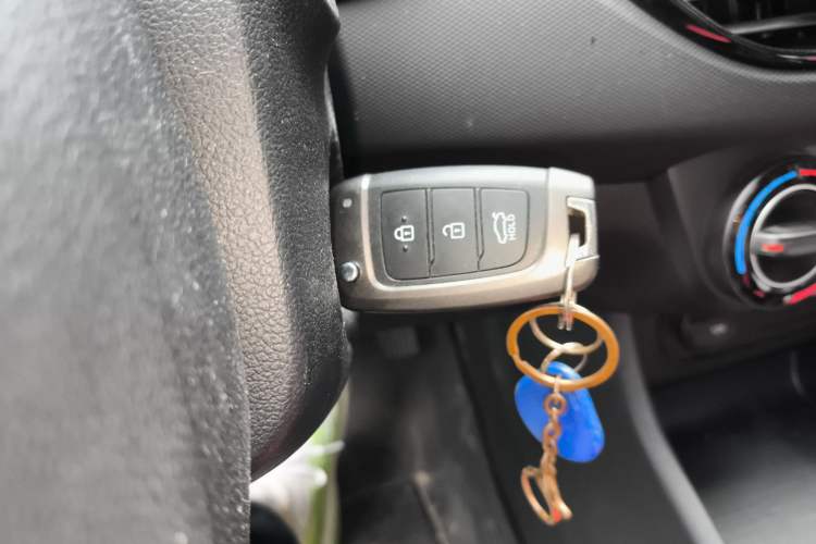 Used Hyundai Celesta 2018 1.6L Automatic GL Enjoyment Edition China VI compliant Interior 1