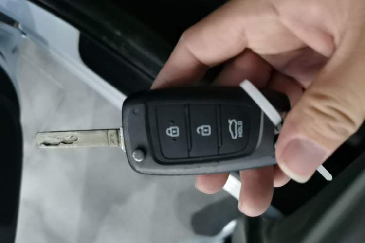 Used Hyundai Celesta 2018 1.6L Automatic GL Enjoyment Version China V Standard Interior 1