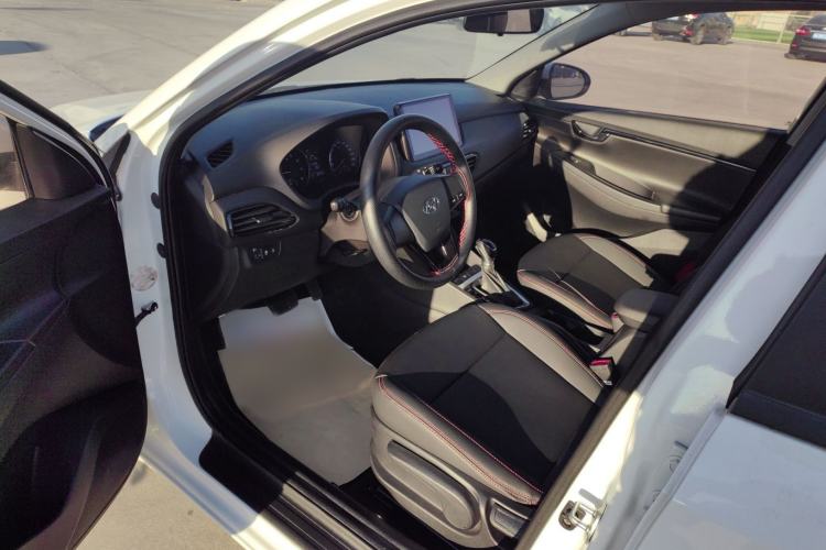 Used Hyundai Celesta 2018 1.6L Automatic GL Enjoyment Edition China VI compliant Interior 2