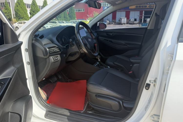 Used Hyundai Celesta 2018 1.6L Automatic GL Enjoyment Edition China VI compliant Interior 2