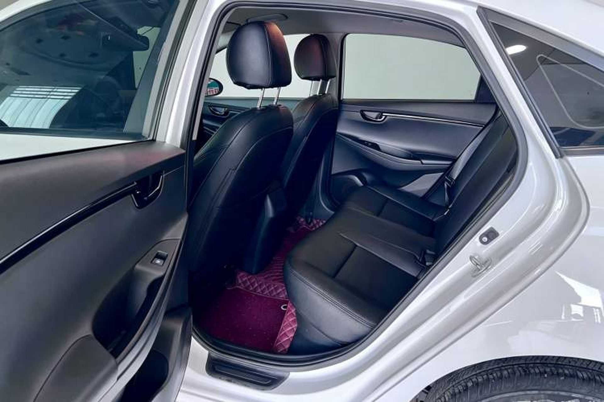 Used Hyundai Celesta 2018 1.6L Automatic GL Enjoyment Edition China VI compliant Interior 2