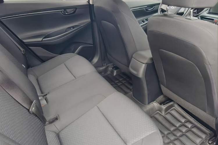 Used Hyundai Celesta 2018 1.6L Automatic GL Enjoyment Edition China VI compliant Interior 2