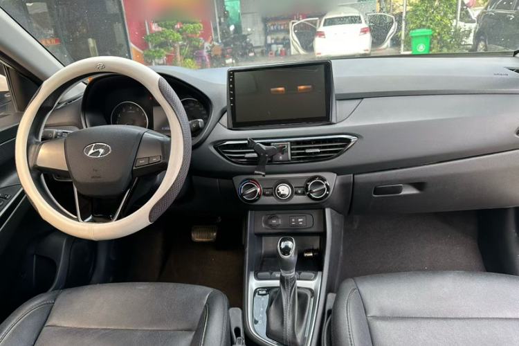 Used Hyundai Celesta 2018 1.6L Automatic GL Enjoyment Edition China VI compliant Interior 2
