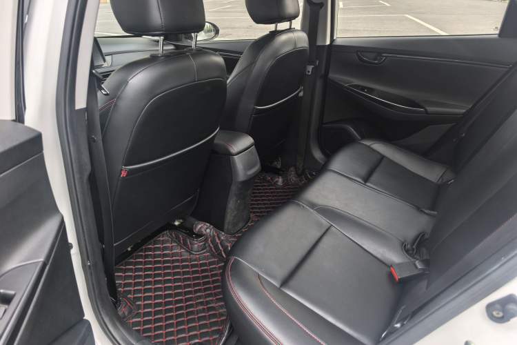 Used Hyundai Celesta 2018 1.6L Automatic GL Enjoyment Version China V Standard Interior 3